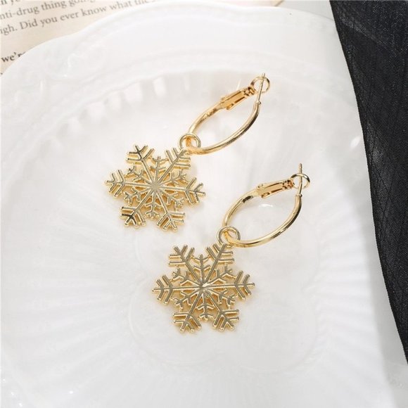 🛑SOLD🛑🌟𝑺𝑨𝑳𝑬🌟2 𝒇𝒐𝒓 $12 - NEW In Box Gold  Snowflake Dangle Earrings - Picture 4 of 6